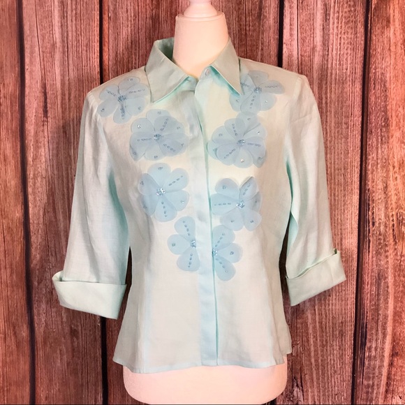 Beautiful Flower Top 🌼 - Picture 1 of 3